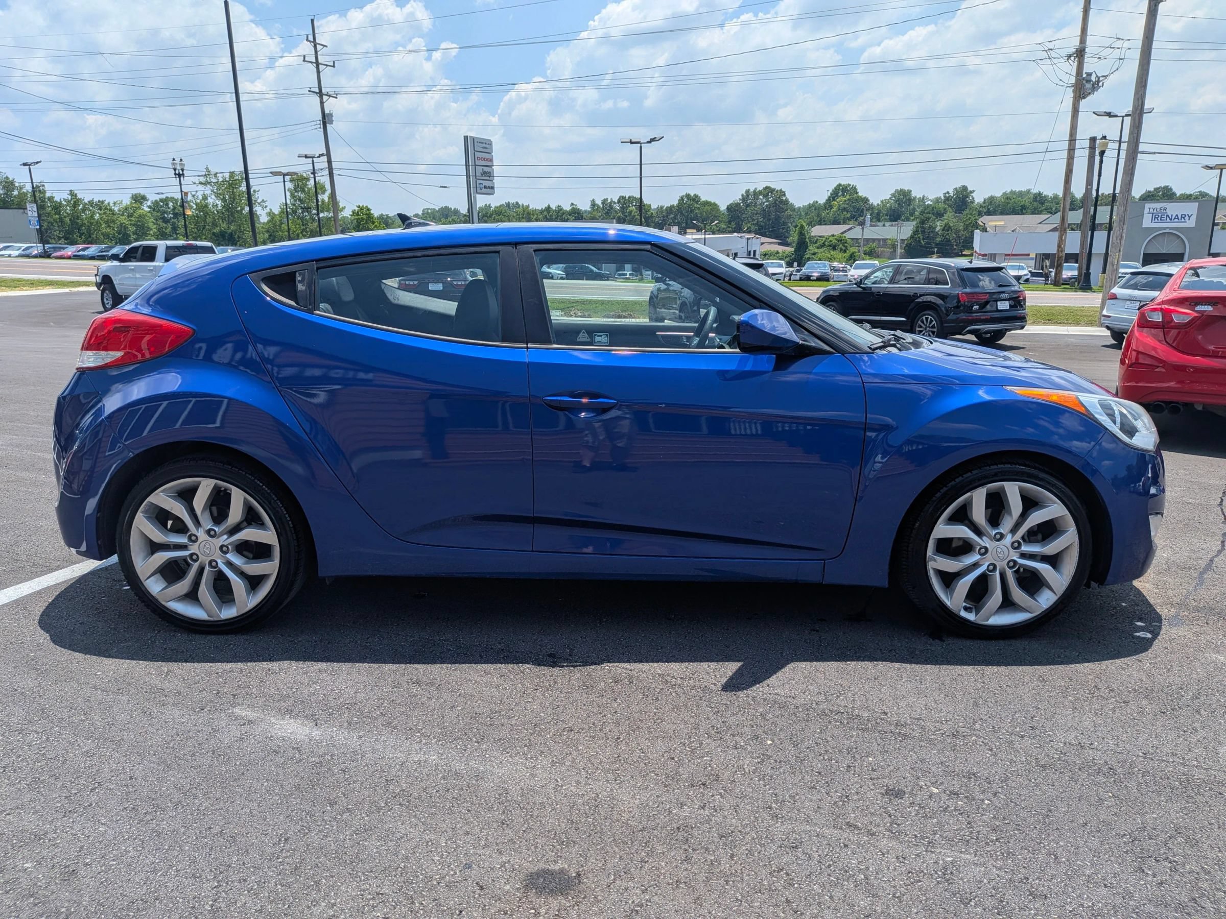 Used 2013 Hyundai Veloster w/ Style Pkg FWD image 7