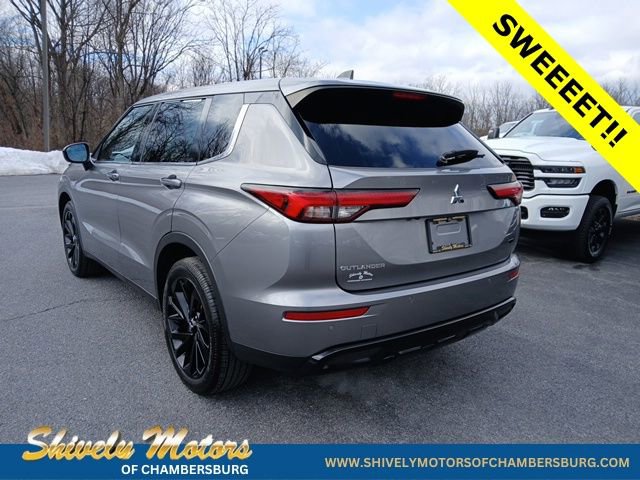 Used 2023 Mitsubishi Outlander SE Black Edition image 4