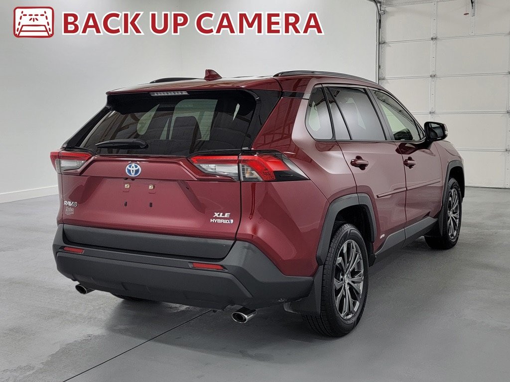 Used 2022 Toyota RAV4 XLE Premium AWD/4WD image 8