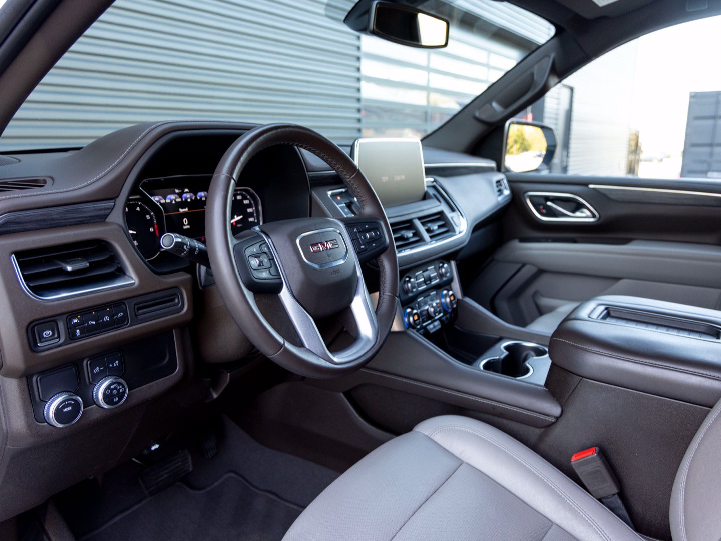 Used 2021 GMC Yukon SLT RWD image 4