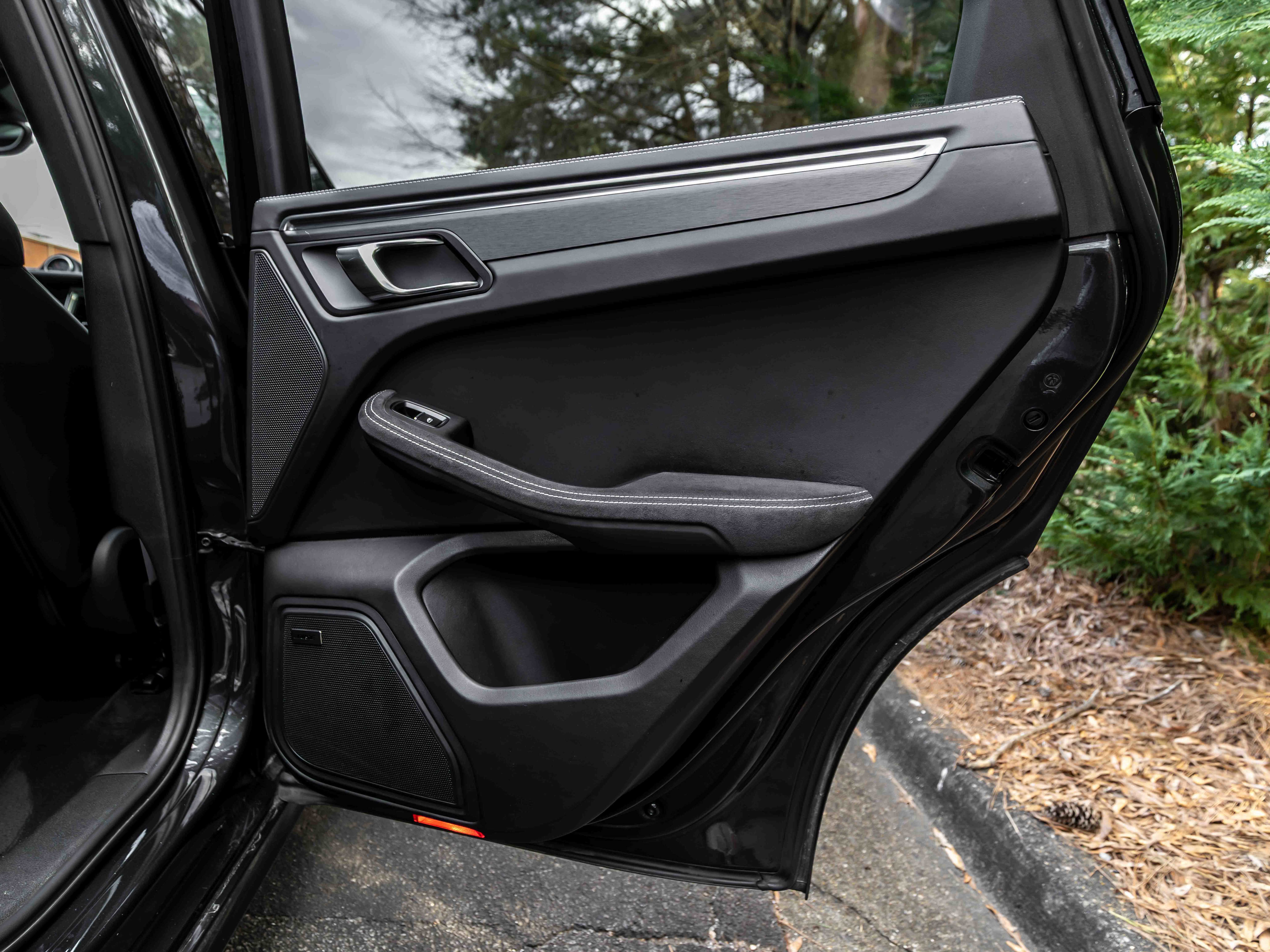 Used 2017 Porsche Macan GTS AWD/4WD image 34