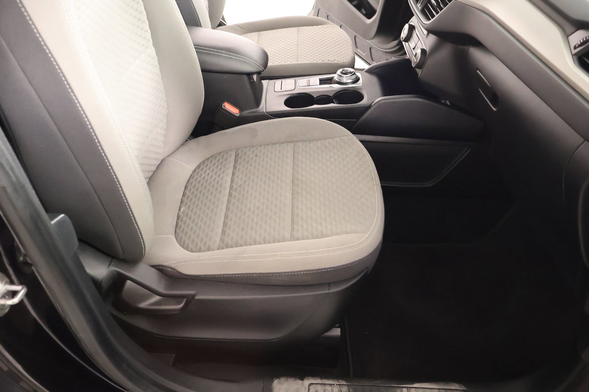 Used 2021 Ford Escape SE w/ SE Sport Appearance Package image 13