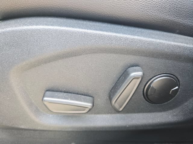 Used 2020 Ford Edge Titanium w/ Equipment Group 301A AWD/4WD image 22