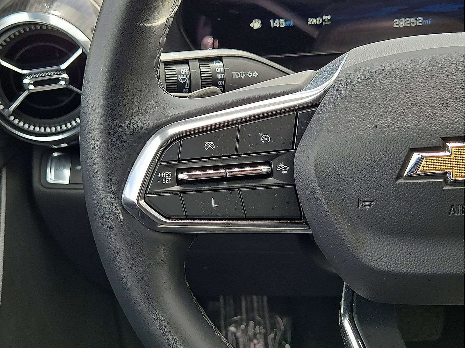 Used 2025 Chevrolet Equinox LT AWD/4WD image 18