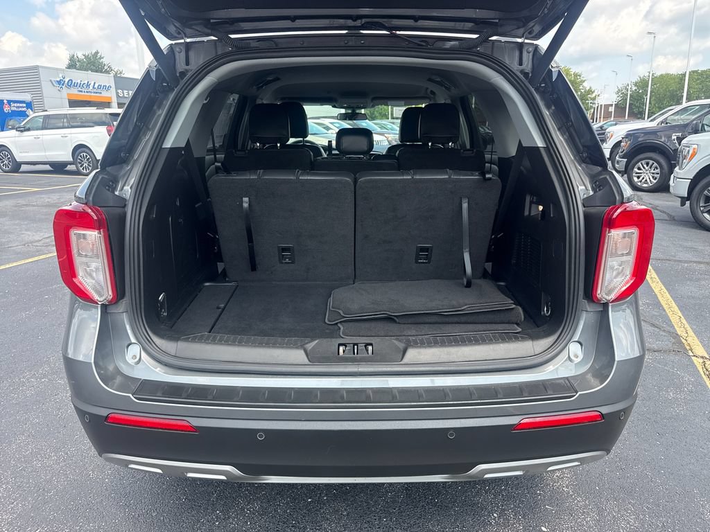 Used 2024 Ford Explorer XLT w/ Equipment Group 202A AWD/4WD image 14