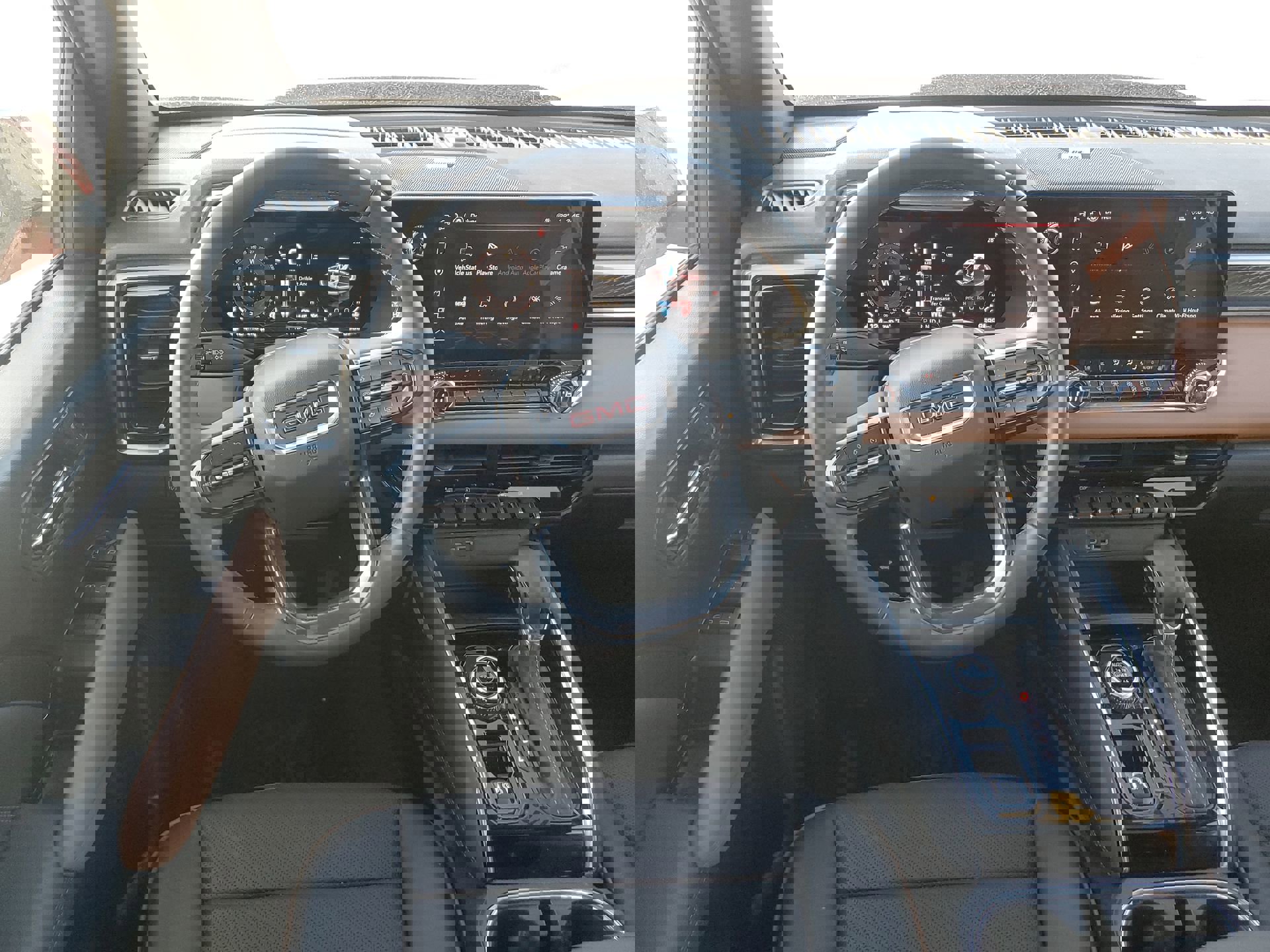 Used 2025 GMC Canyon AT4 w/ Technology Plus Package image 18