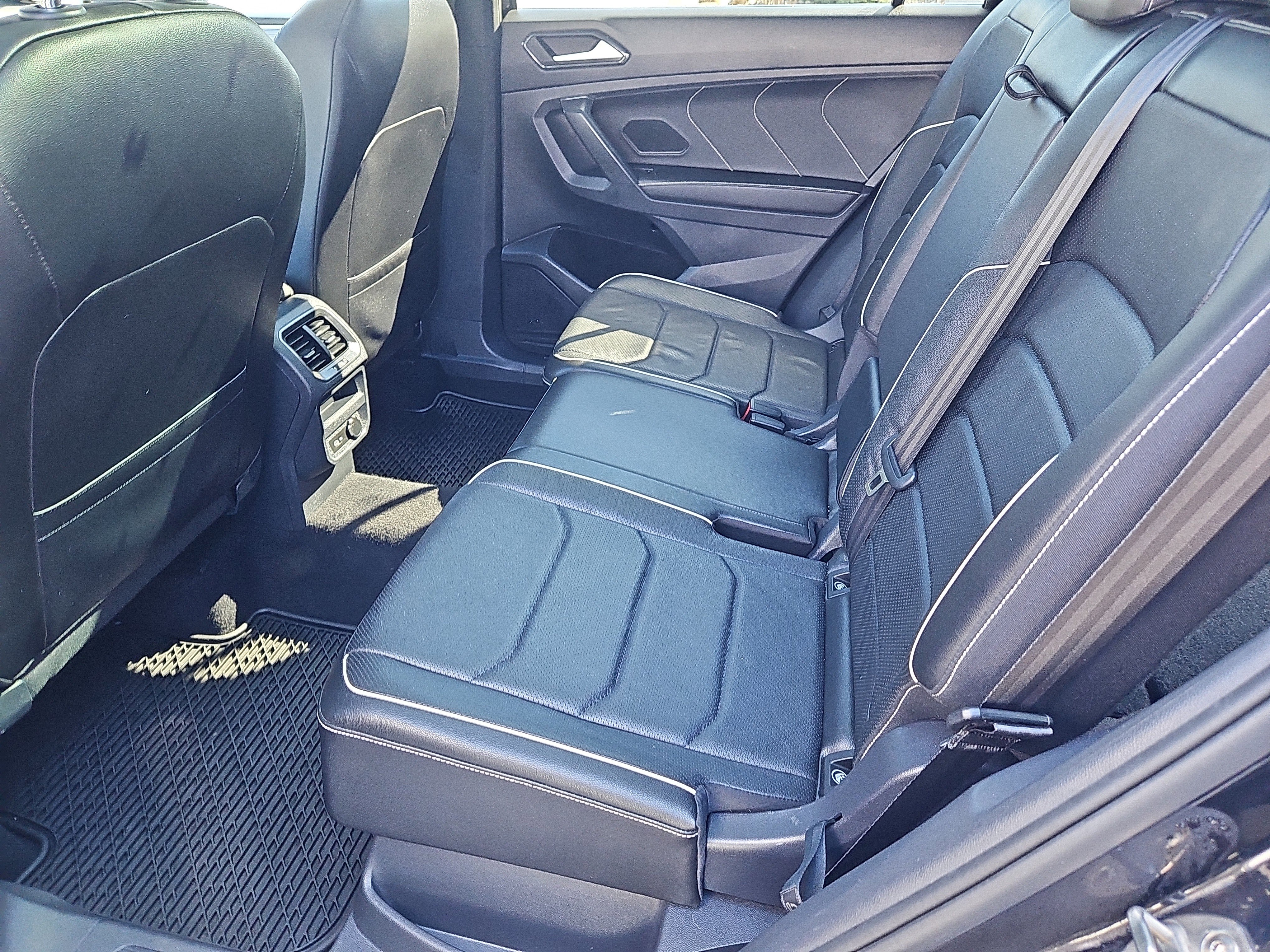 Used 2022 Volkswagen Tiguan SEL R-Line image 35