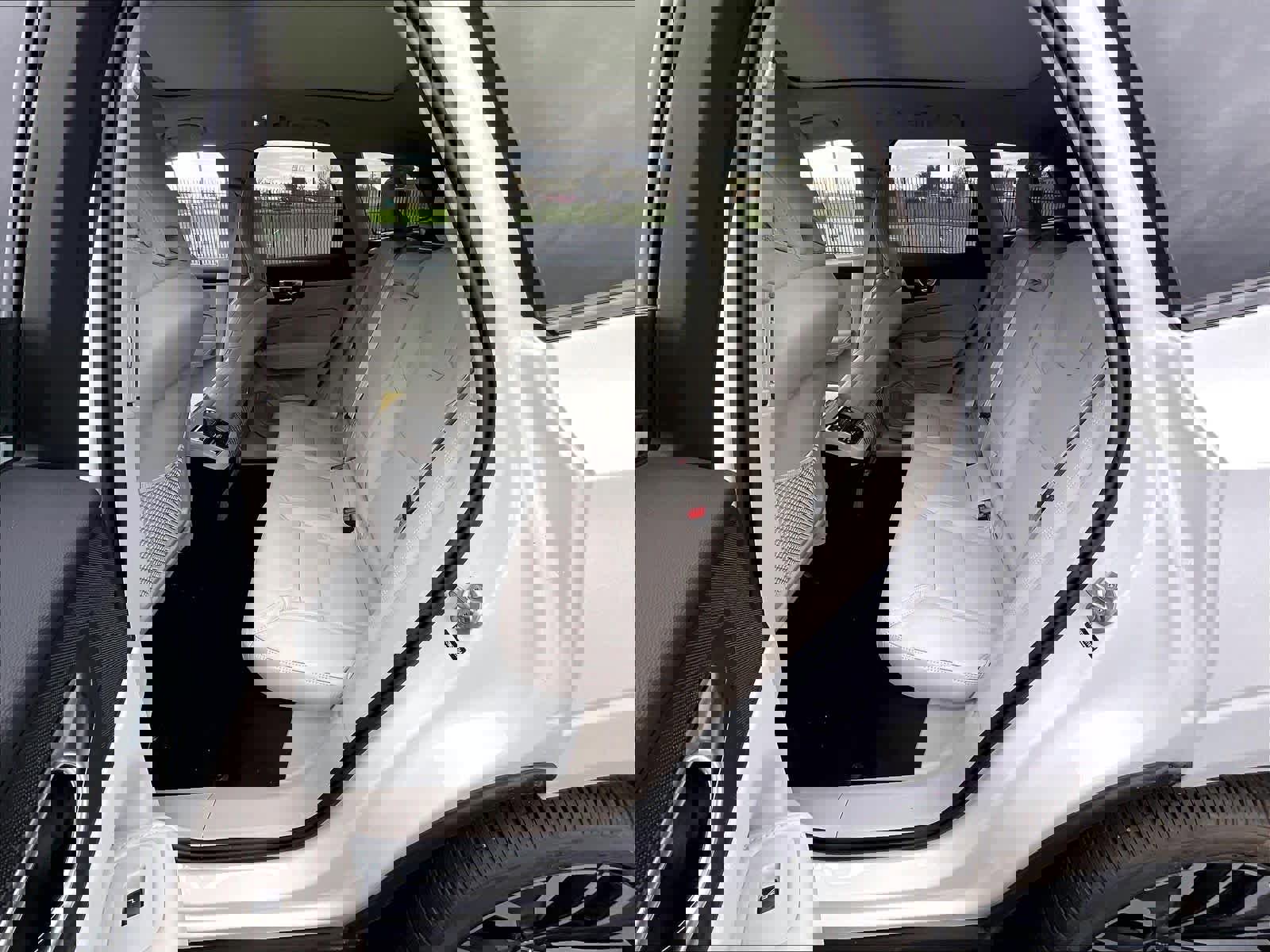 New 2026 Volvo XC60 B5 Ultra w/ Climate Package image 12