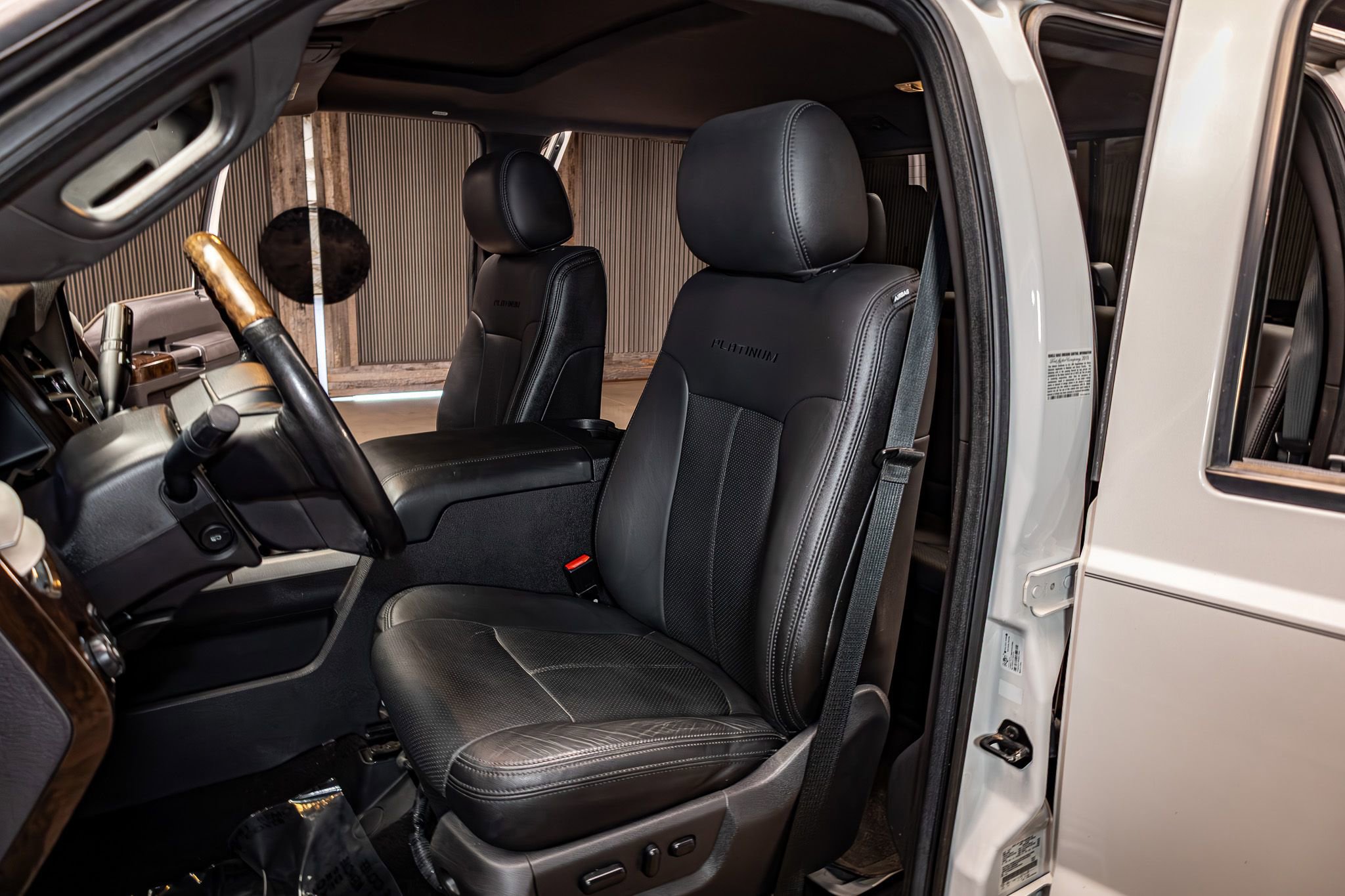 Used 2015 Ford F350 Platinum image 18