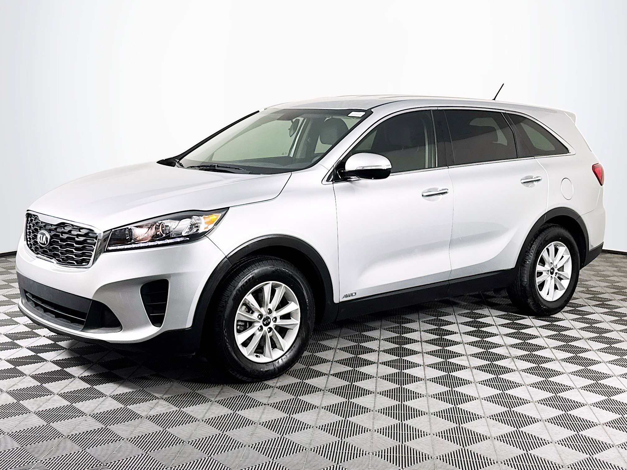 Used 2020 Kia Sorento LX image 4