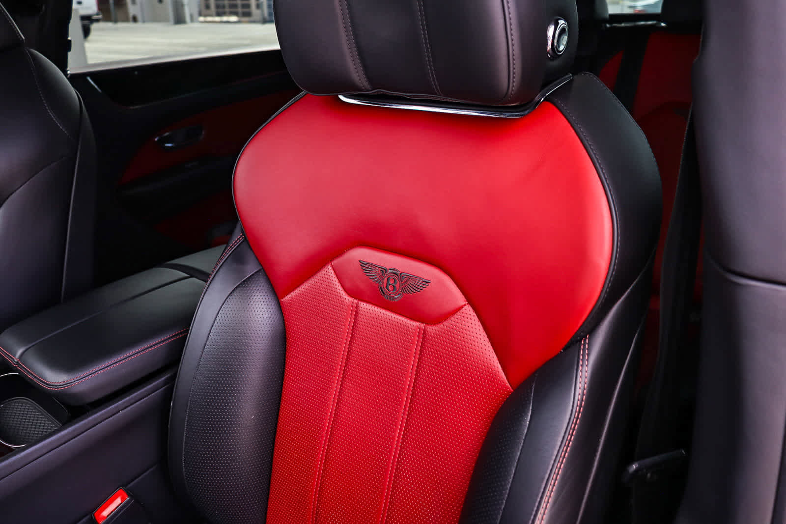 Used 2021 Bentley Bentayga image 39