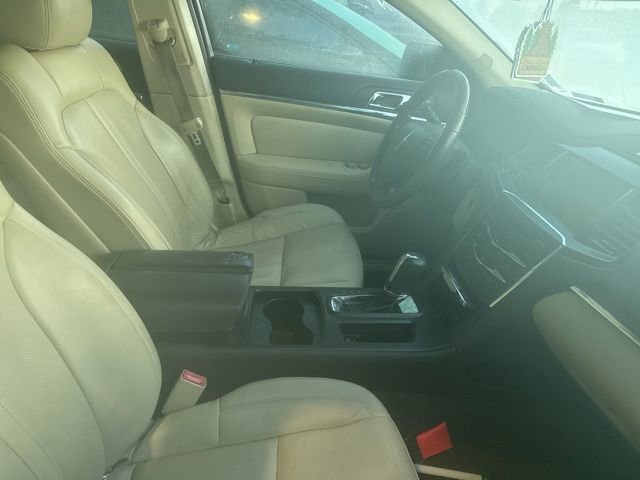 Used 2013 Lincoln MKS FWD image 3