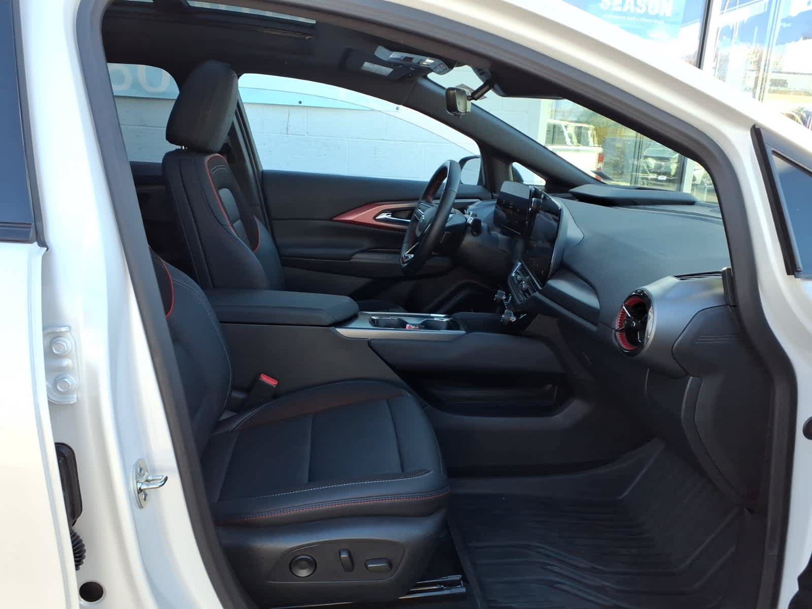 Used 2025 Chevrolet Equinox EV RS w/ Active Safety Package 3 AWD/4WD image 23