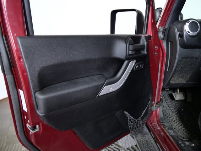 Used 2011 Jeep Wrangler Unlimited Sahara AWD/4WD image 15