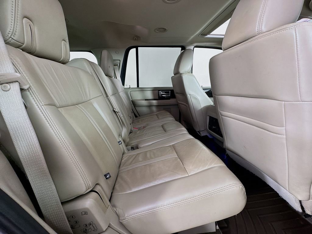 Used 2017 Lincoln Navigator Select RWD image 37