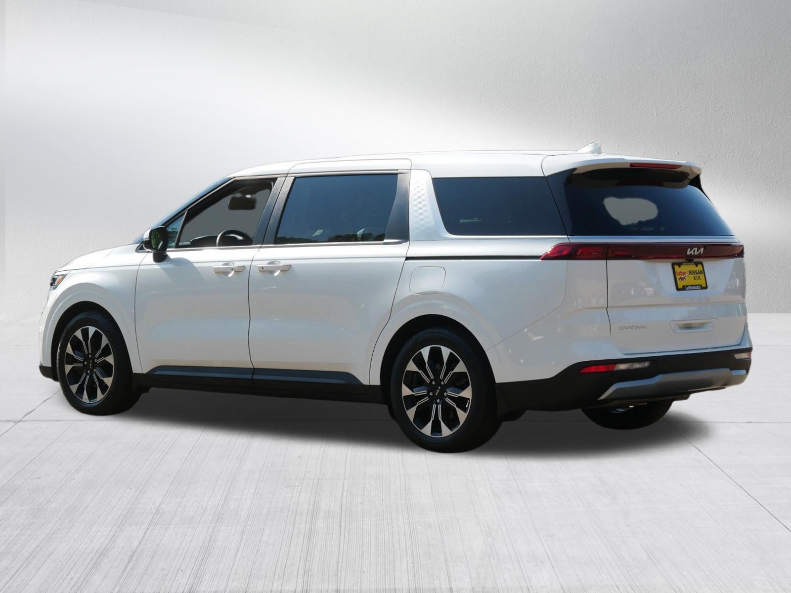 Certified 2024 Kia Carnival EX FWD image 5