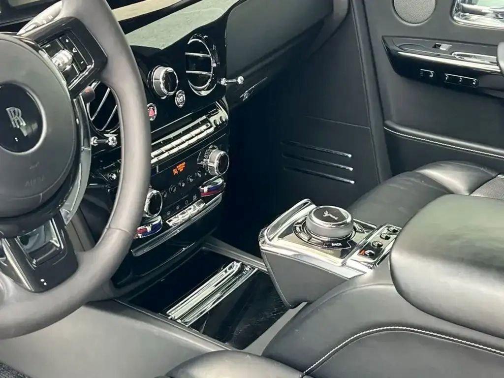 Used 2018 Rolls-Royce Phantom Sedan RWD image 17