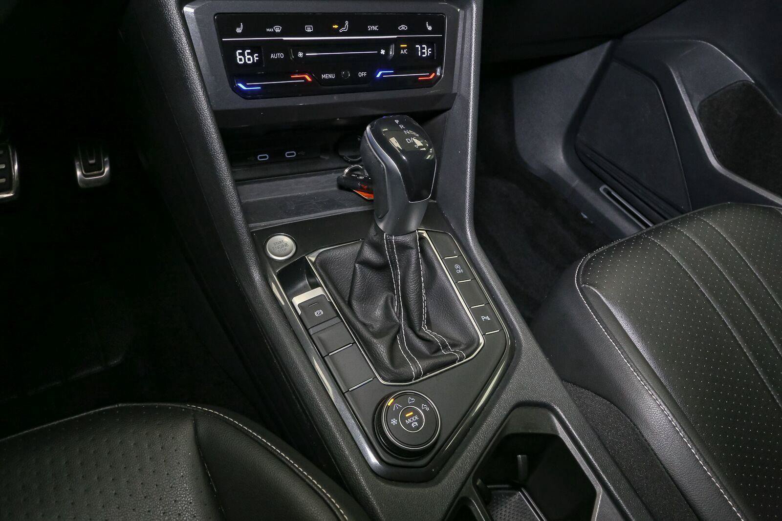 Certified 2024 Volkswagen Tiguan SE R-Line AWD/4WD image 39