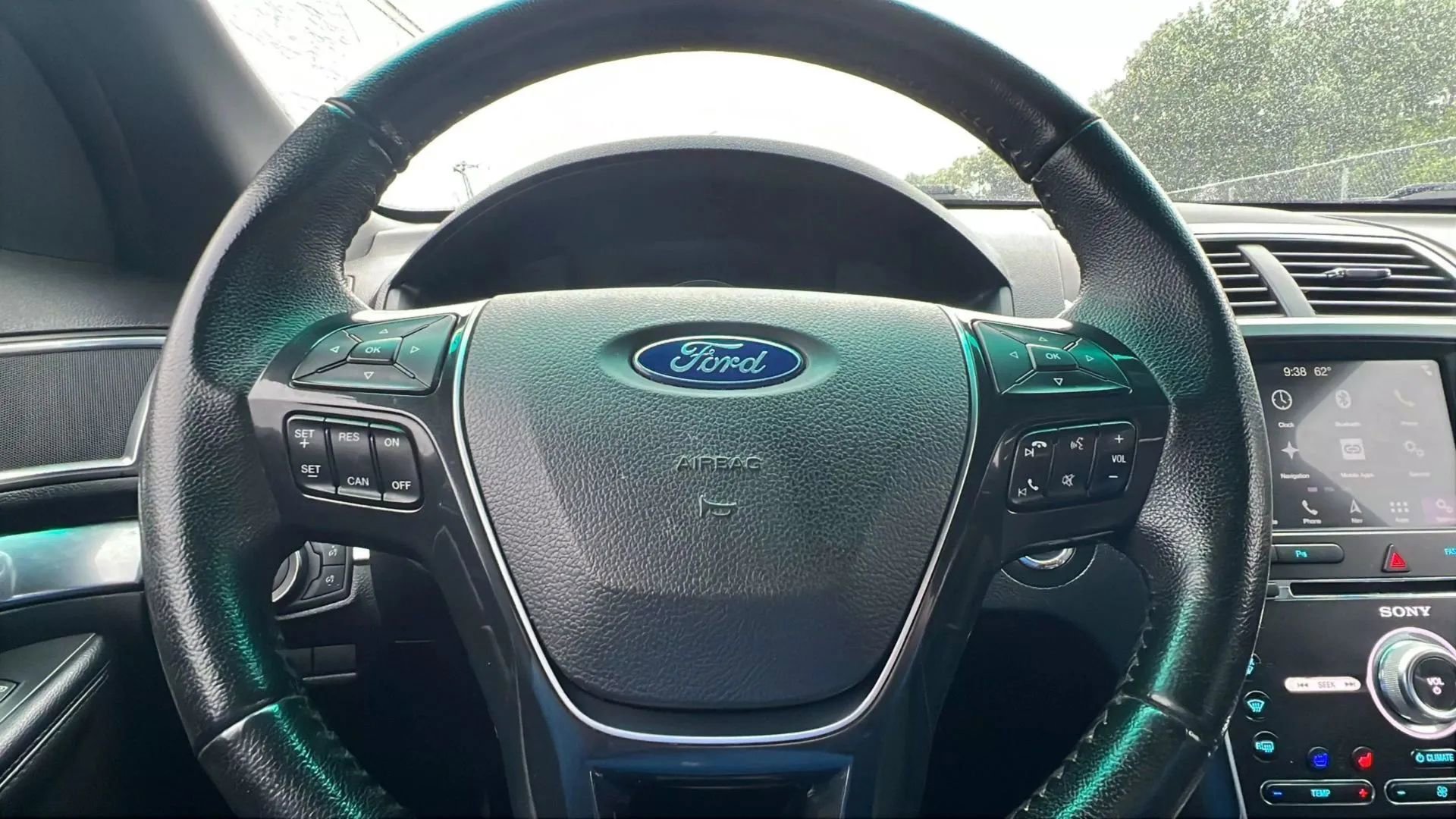 Used 2017 Ford Explorer Limited image 15