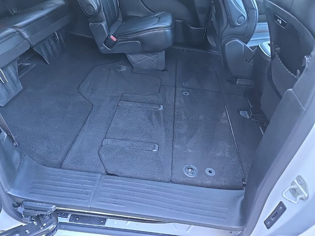 Used 2025 Chrysler Pacifica Select image 79