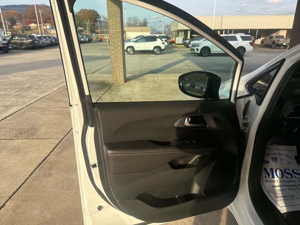 New 2026 Chrysler Pacifica Select image 14