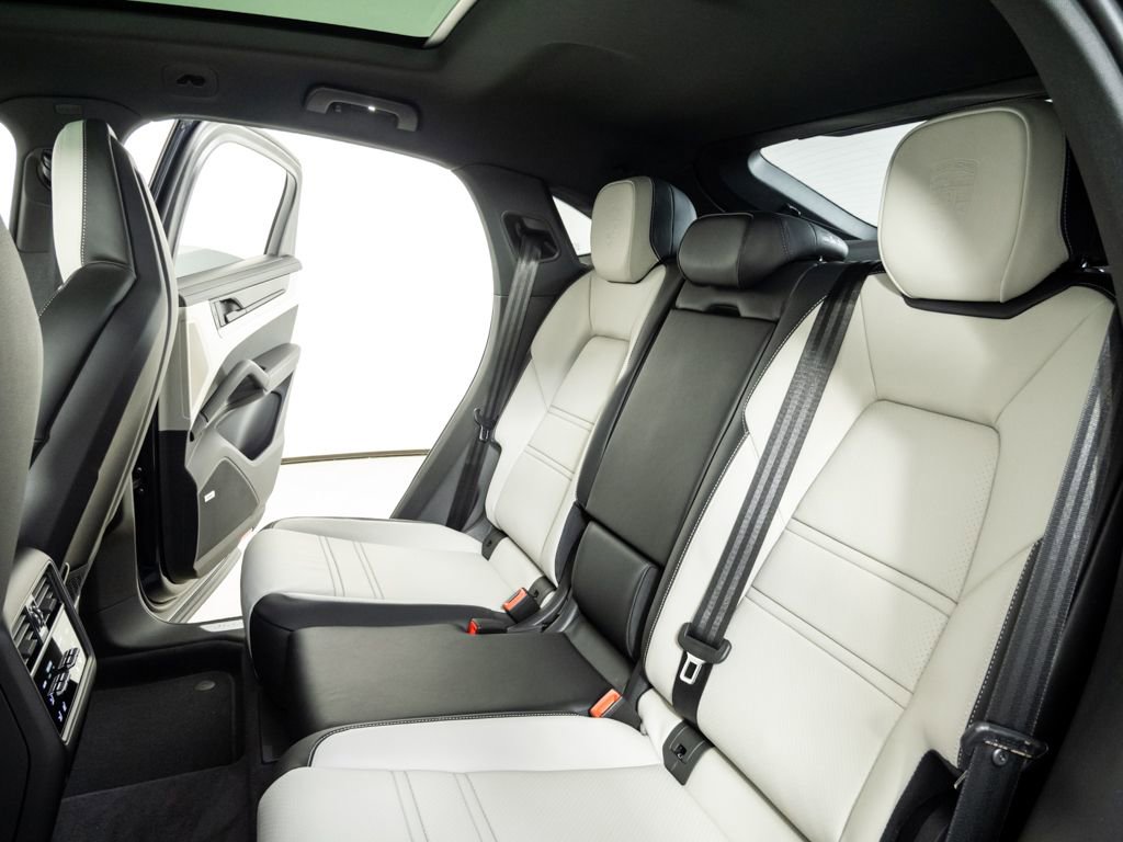 New 2026 Porsche Cayenne Base image 22