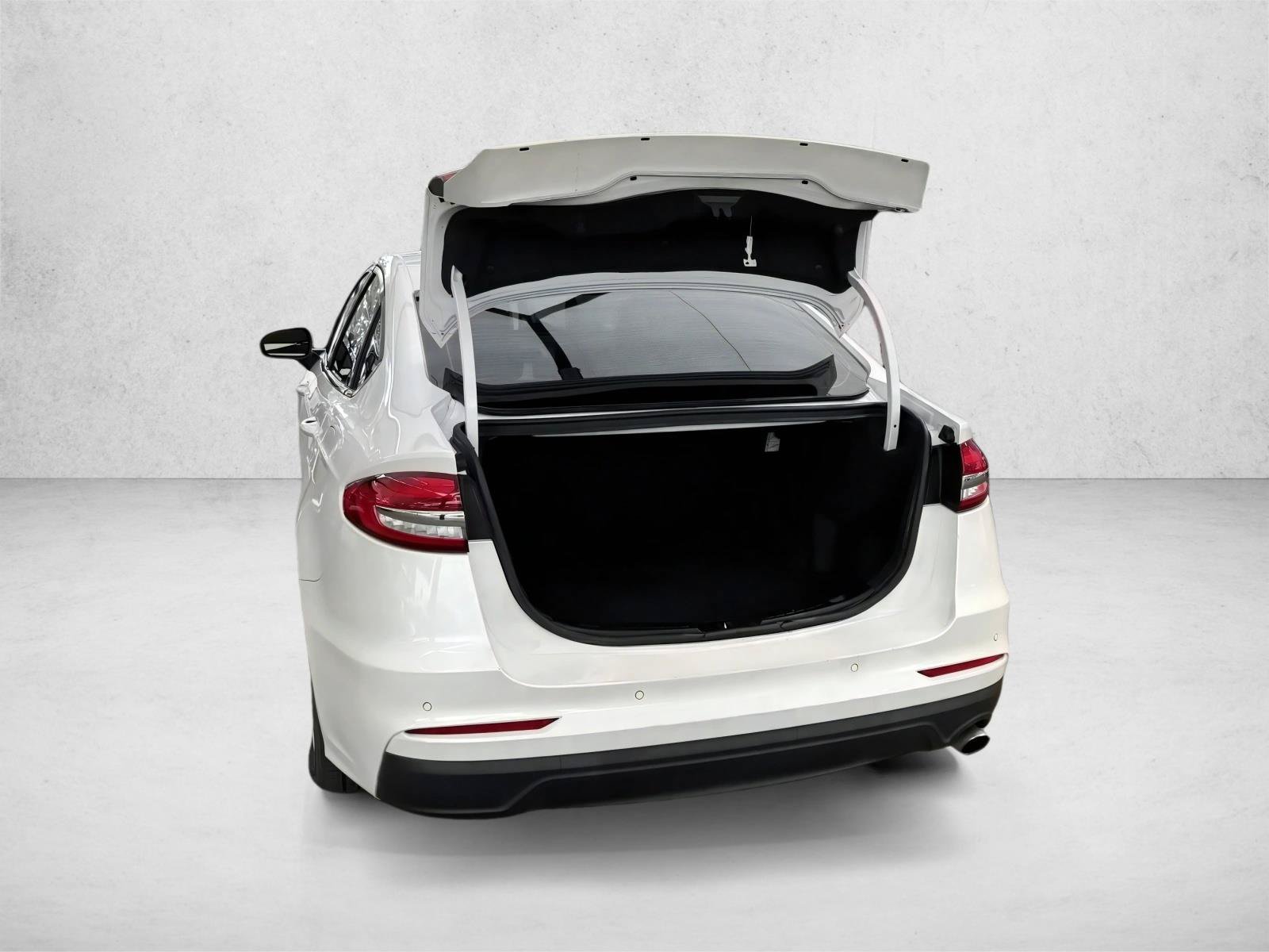 Used 2020 Ford Fusion SE FWD image 7