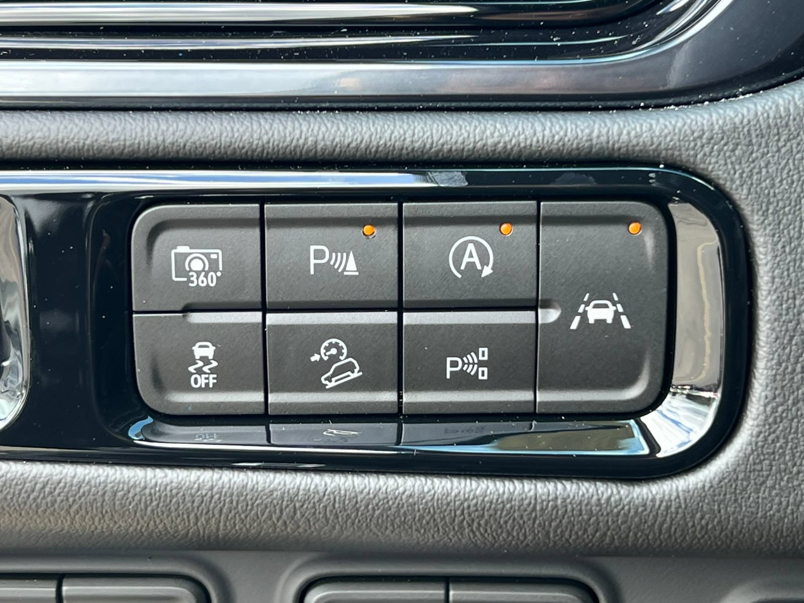 New 2026 GMC Yukon AT4 w/ AT4 Premium Plus Package AWD/4WD image 21