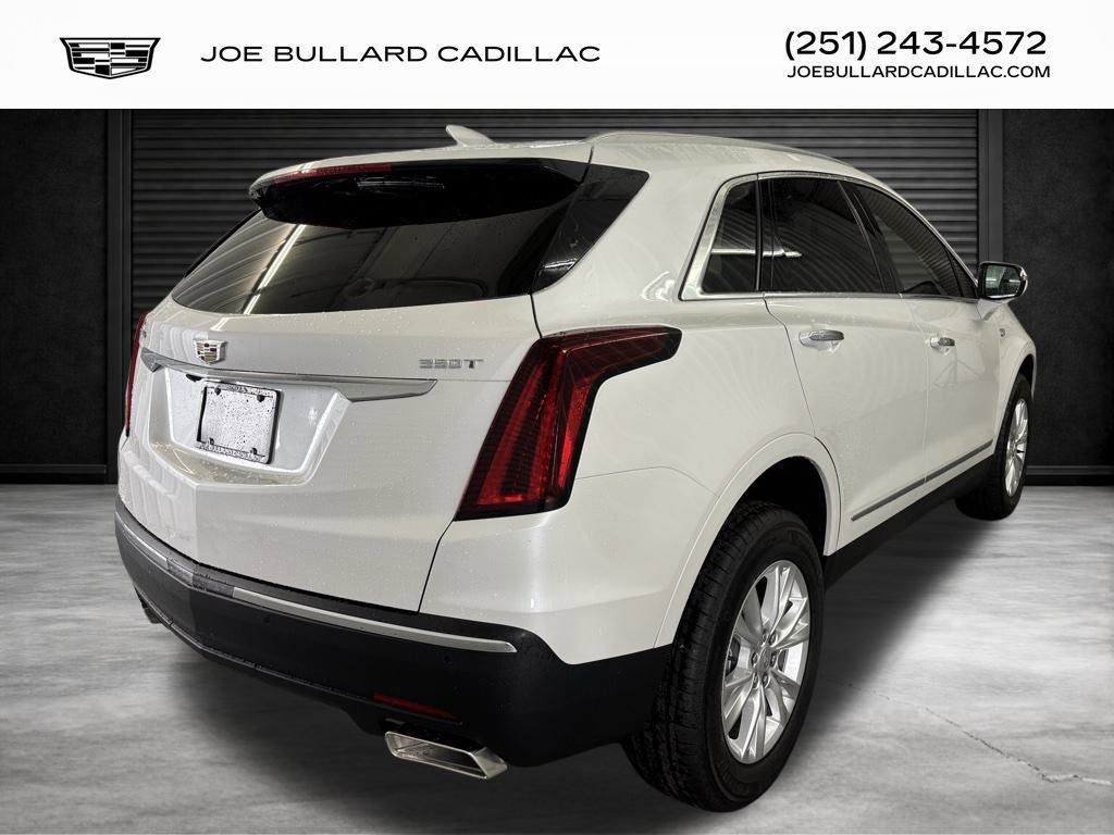 New 2025 Cadillac XT5 Luxury image 2