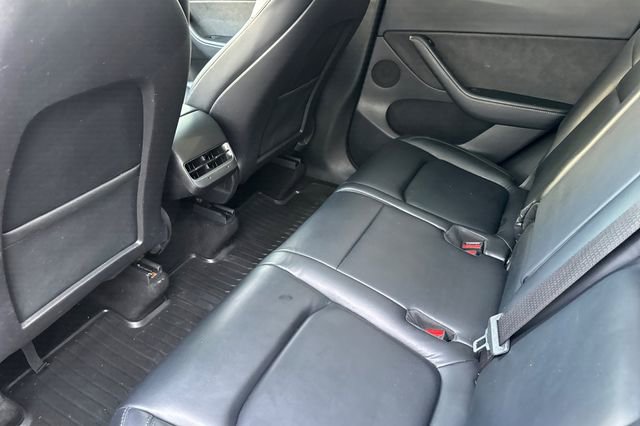 Used 2021 Tesla Model Y Long Range image 11