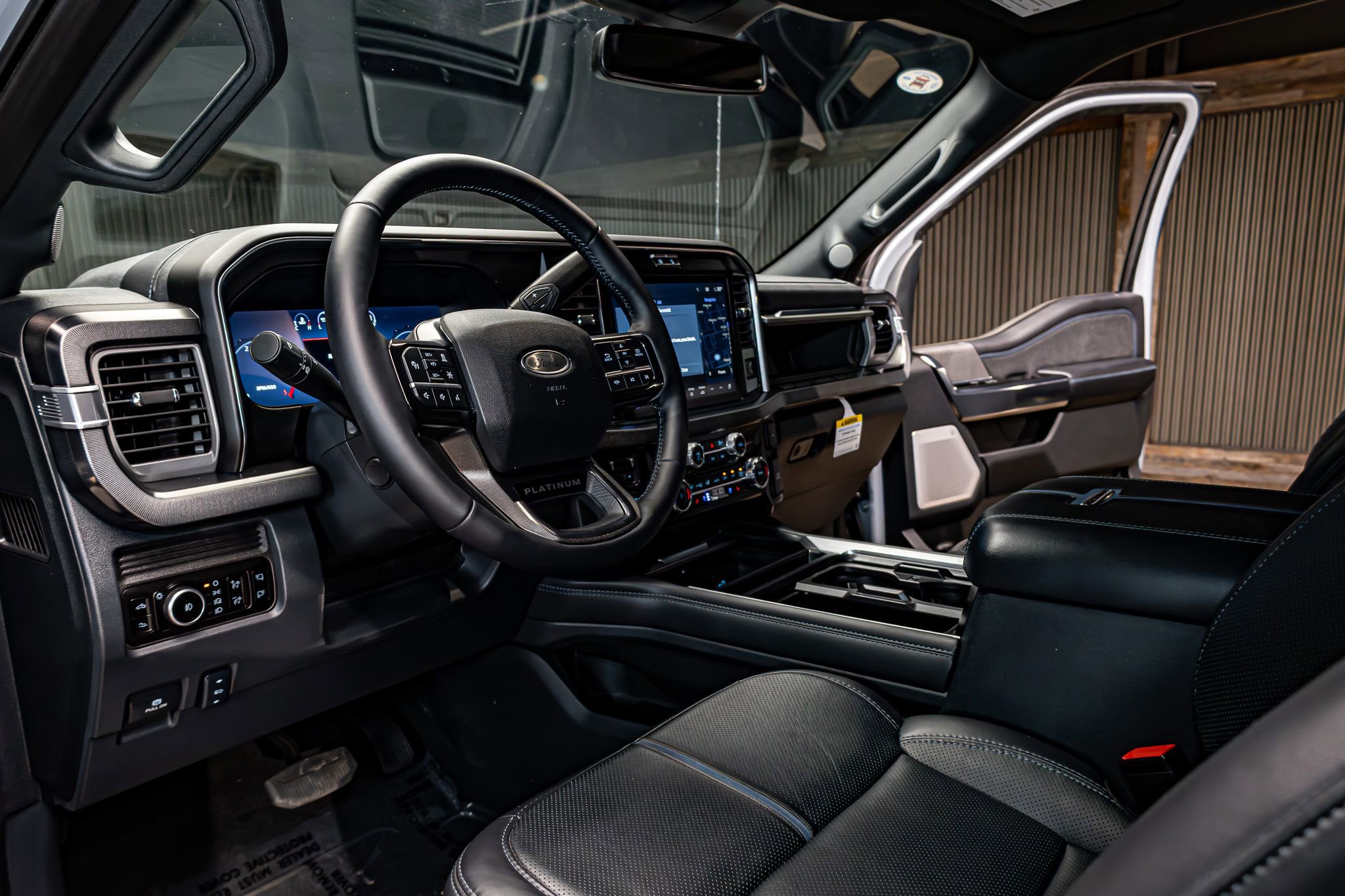 Used 2025 Ford F450 Platinum w/ FX4 Off-Road Package image 18