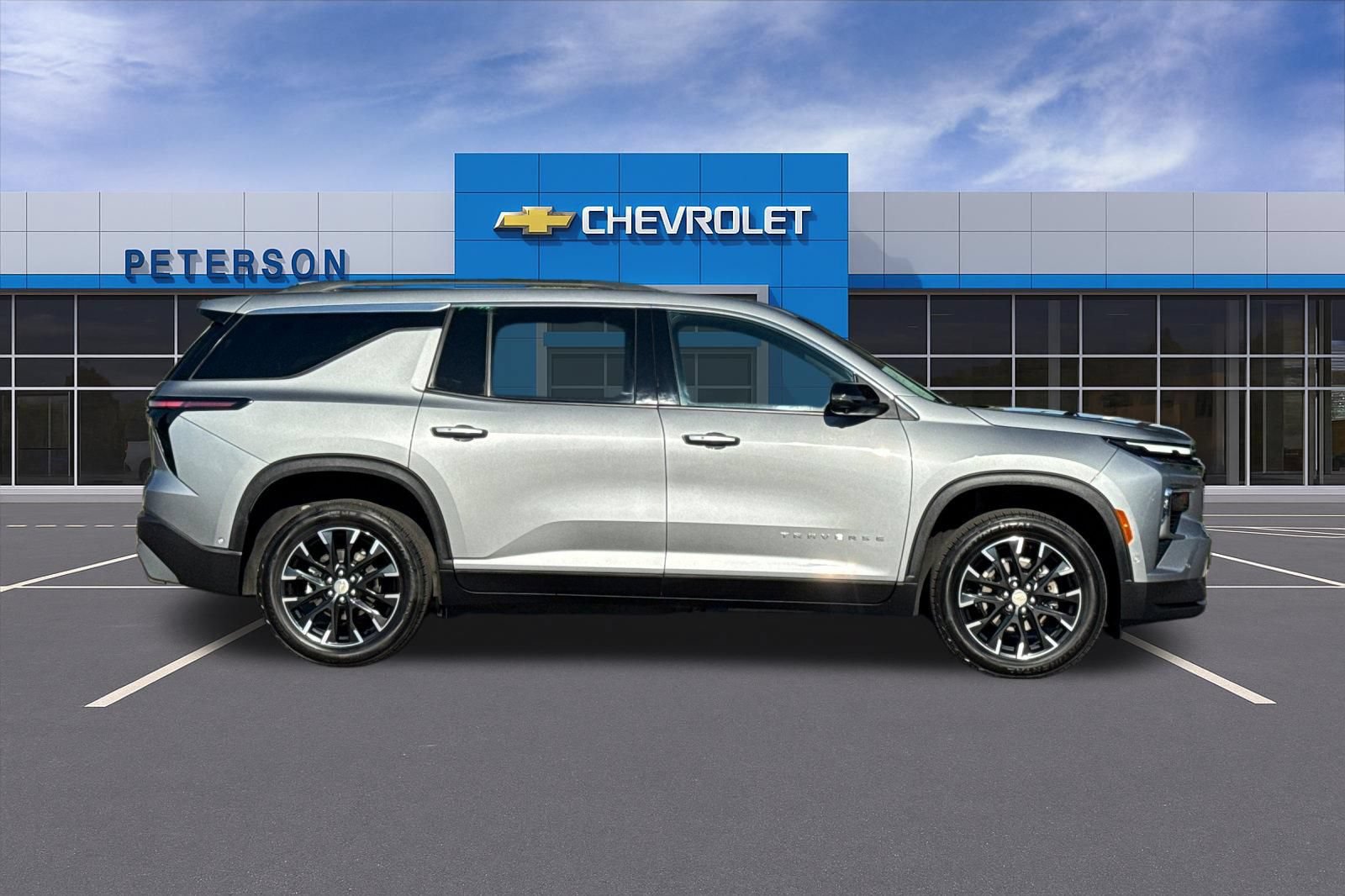 Used 2024 Chevrolet Traverse LT w/ Enhanced Driving Package AWD/4WD image 3