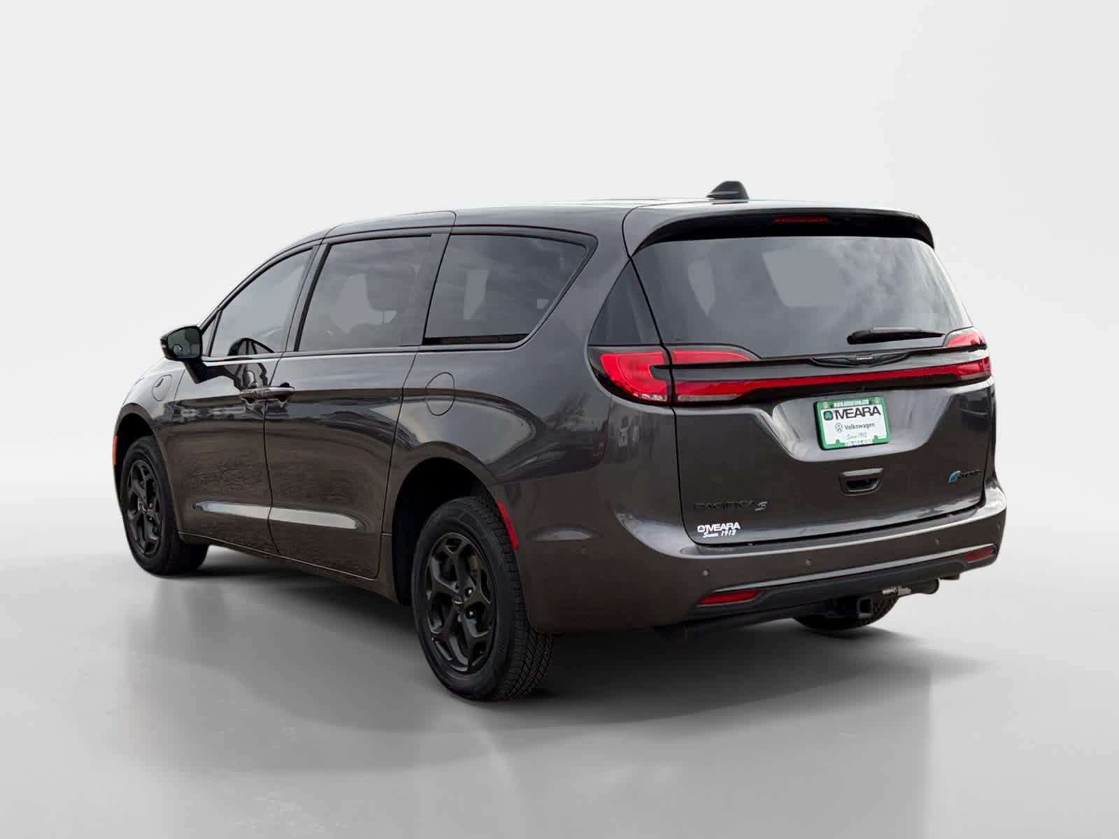 Used 2023 Chrysler Pacifica Limited w/ Uconnect Theater Family Group FWD image 5