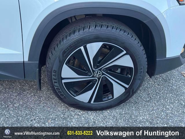 Certified 2025 Volkswagen Taos SE w/ Panoramic Sunroof Package image 10