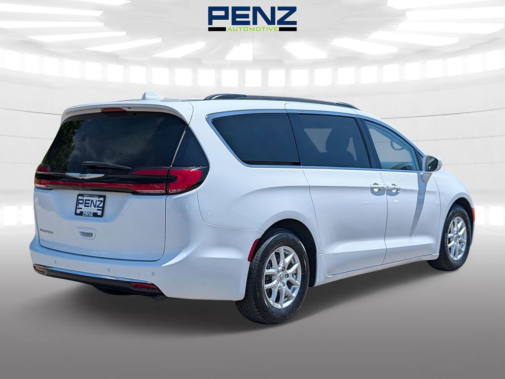 Used 2022 Chrysler Pacifica Touring-L FWD image 7