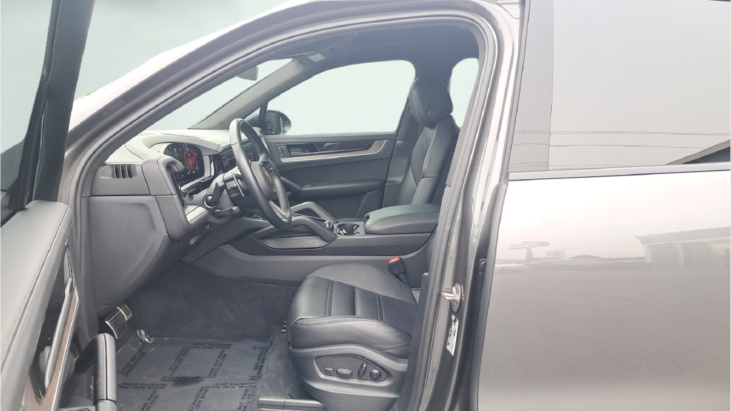 Used 2024 Porsche Cayenne S AWD/4WD image 10
