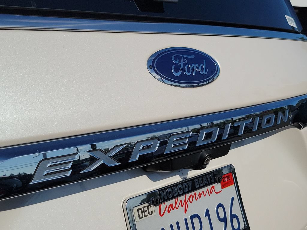 Used 2019 Ford Expedition Limited w/ Equipment Group 302A AWD/4WD image 30