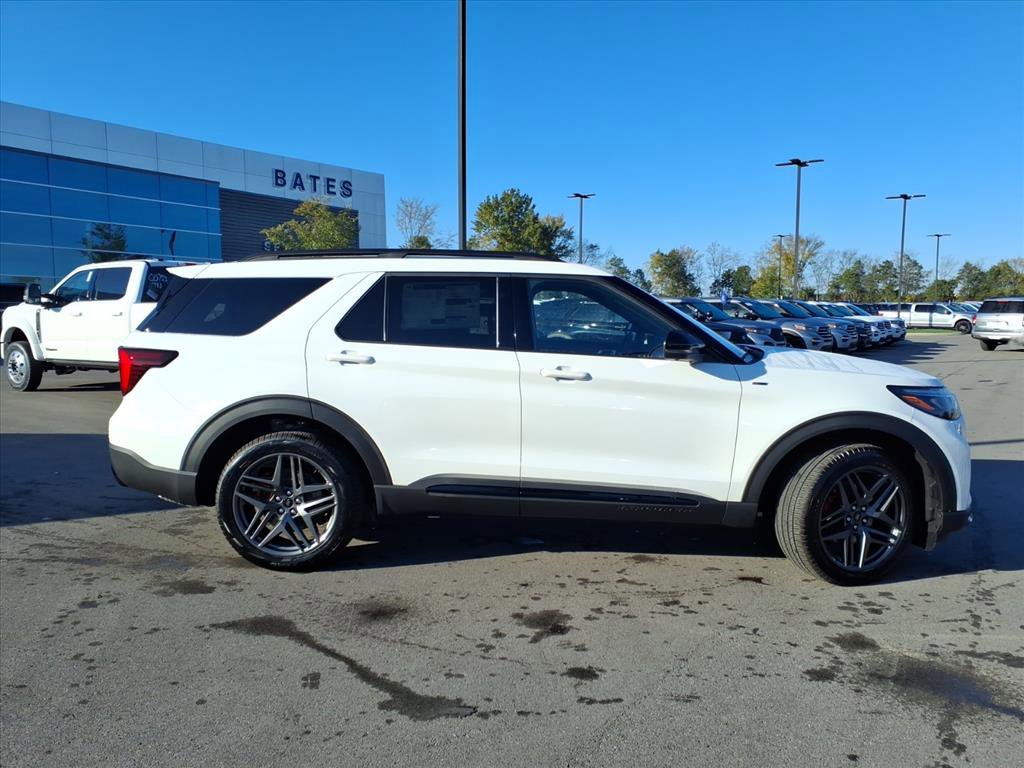 New 2026 Ford Explorer ST-Line image 2