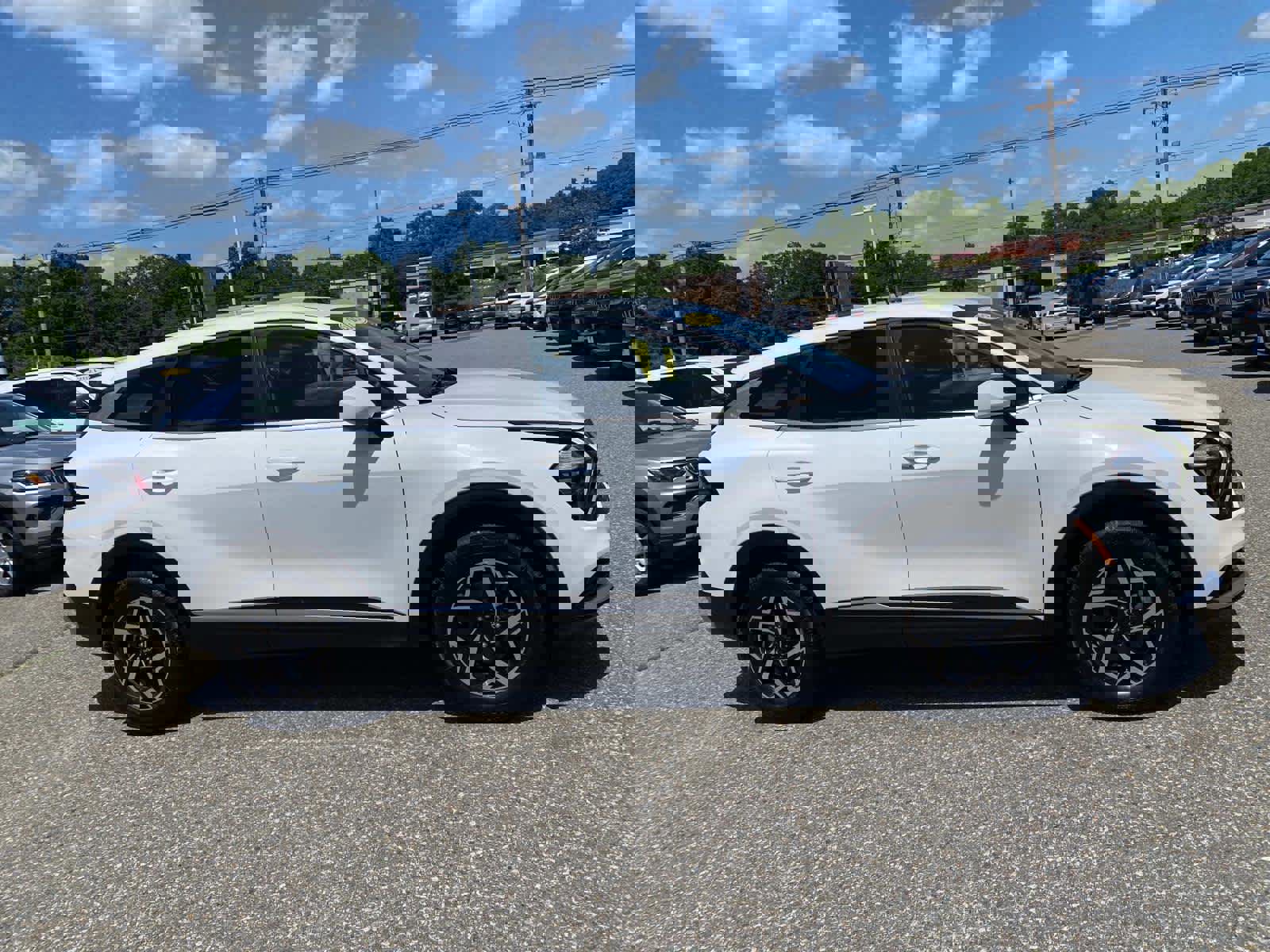 Used 2023 Kia Sportage LX image 2