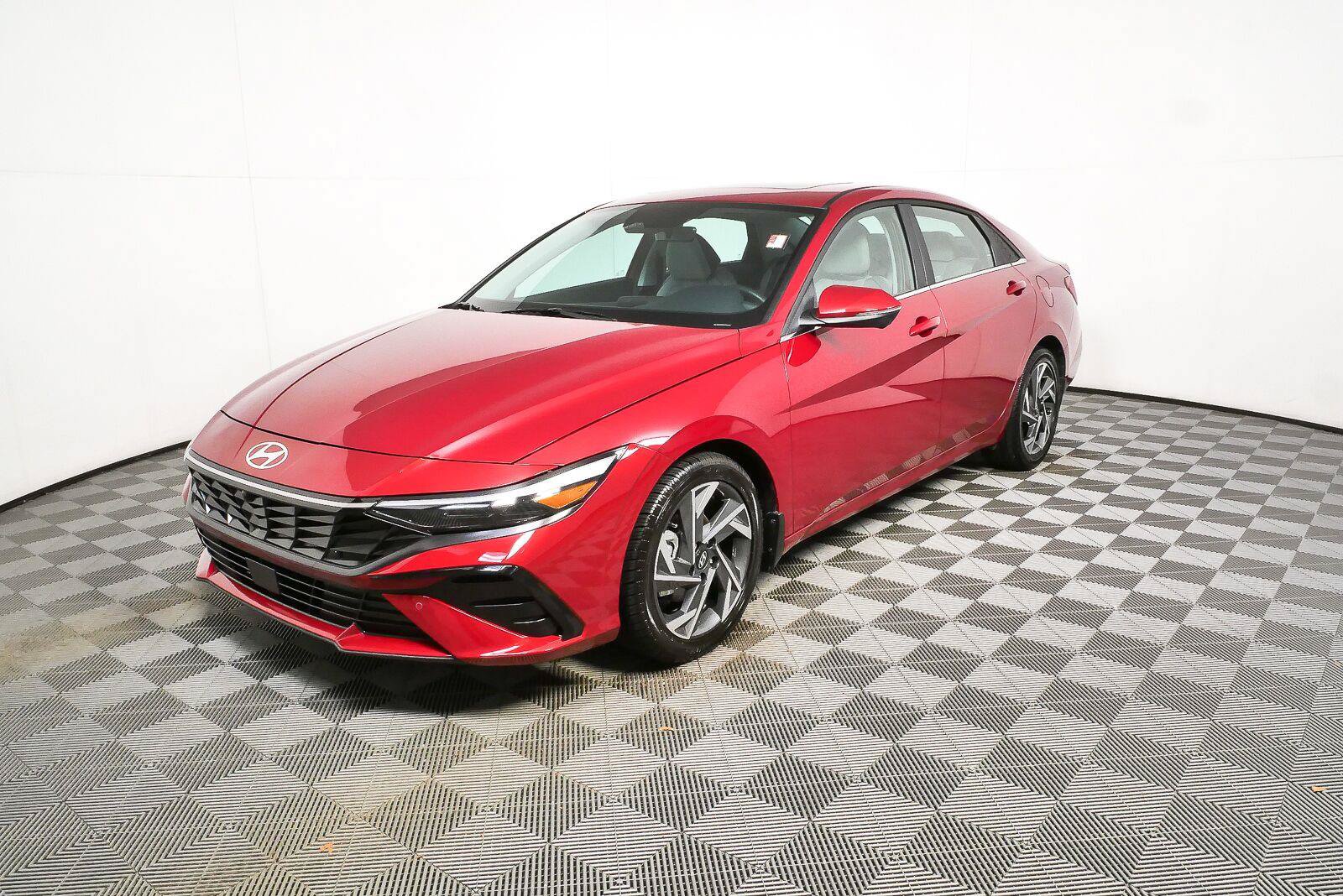 Used 2024 Hyundai Elantra Limited FWD image 32