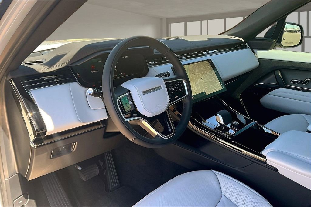 Used 2026 Land Rover Range Rover Sport SE image 13