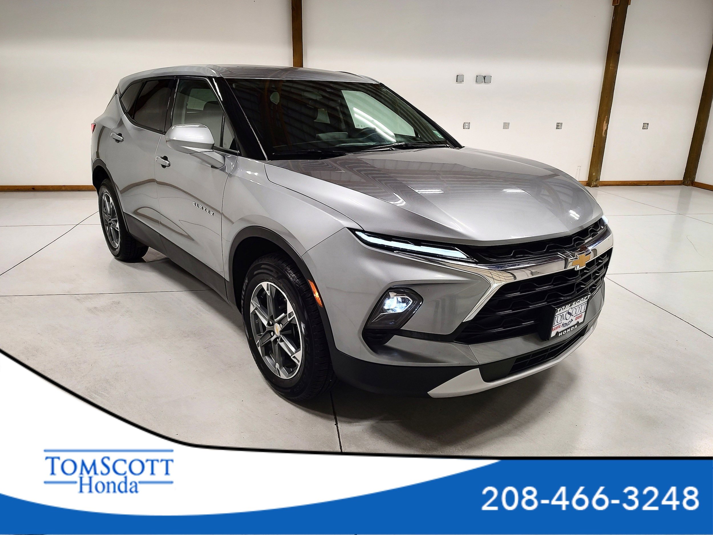 Used 2025 Chevrolet Blazer LT image 1