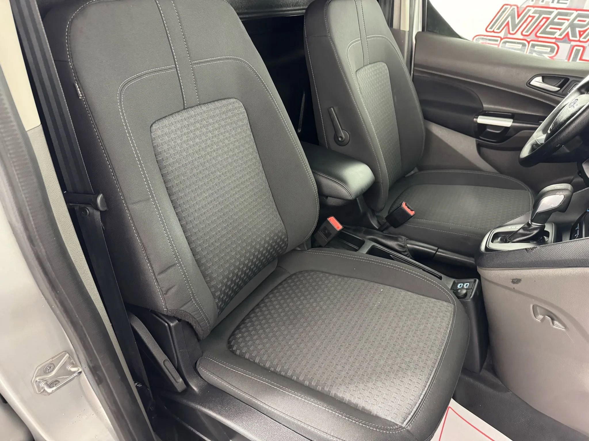 Used 2022 Ford Transit Connect XLT image 30