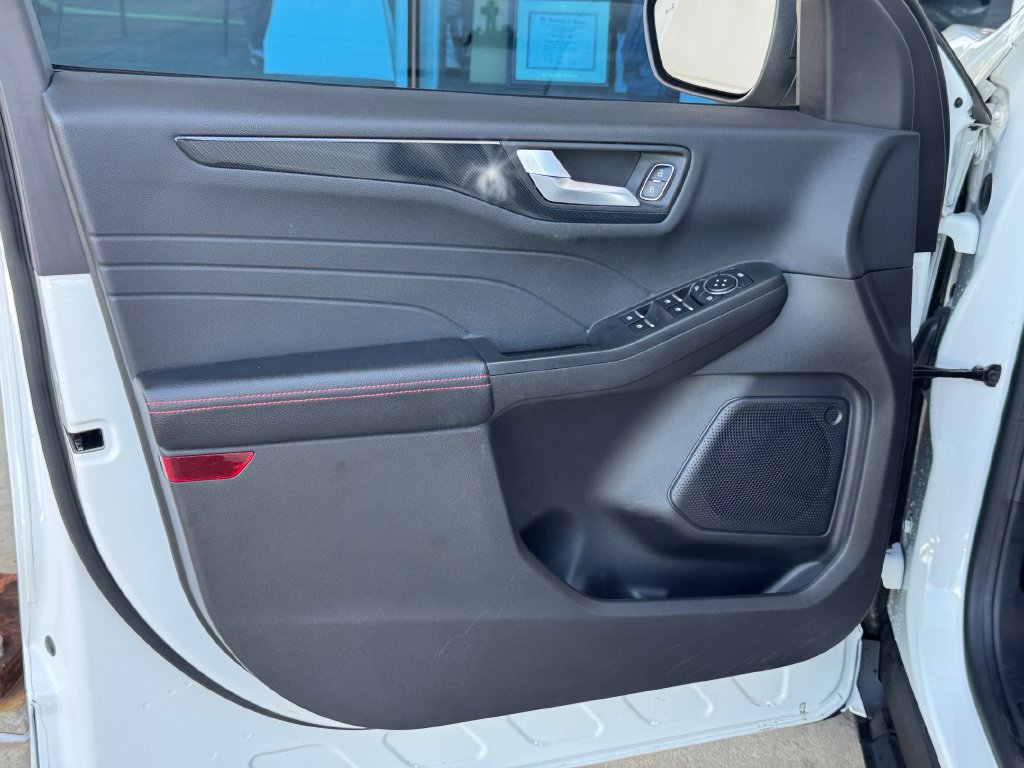 Used 2024 Ford Escape ST-Line w/ Tech Pack #1 AWD/4WD image 18