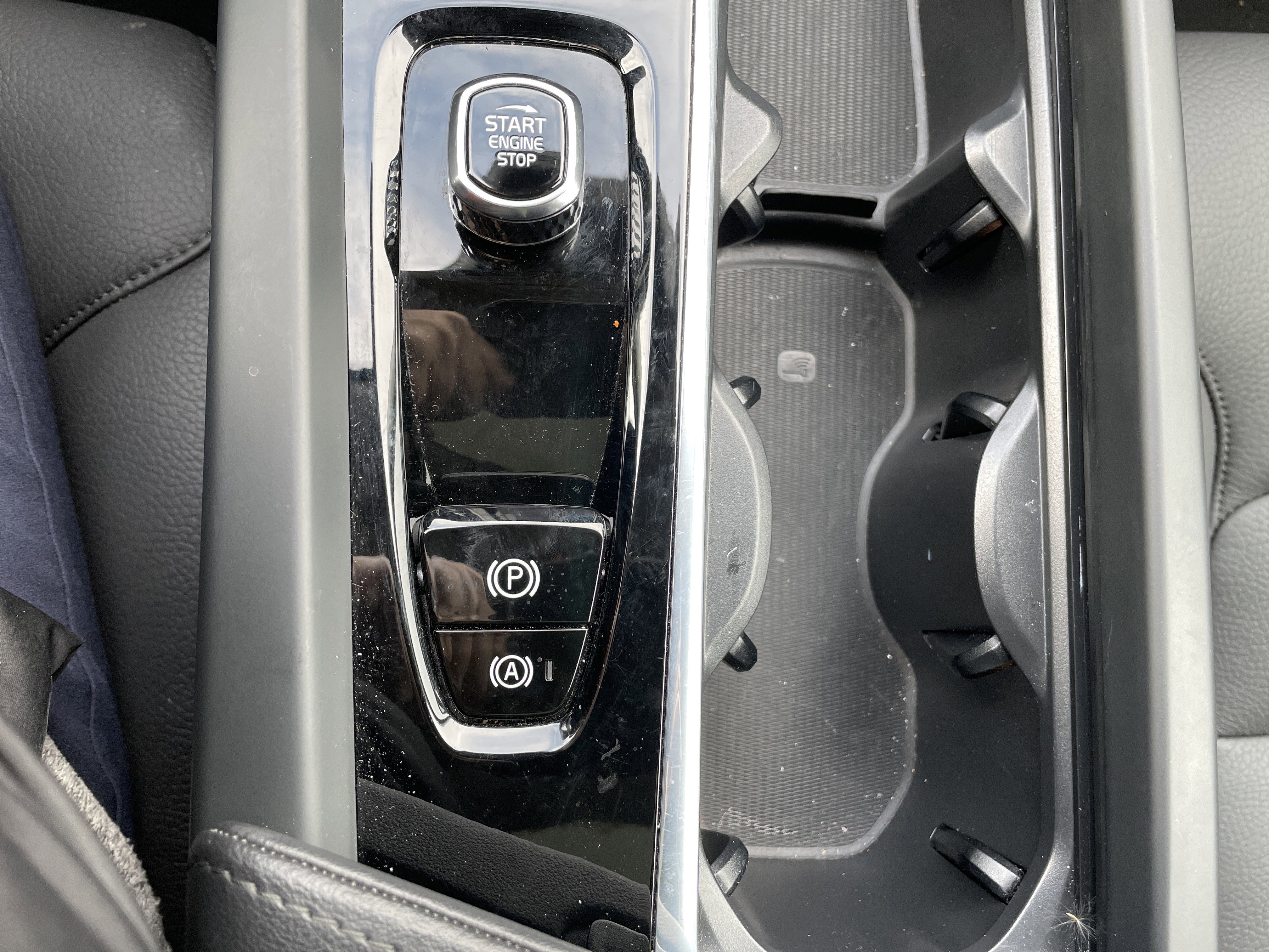 Used 2025 Volvo XC60 B5 Plus image 54