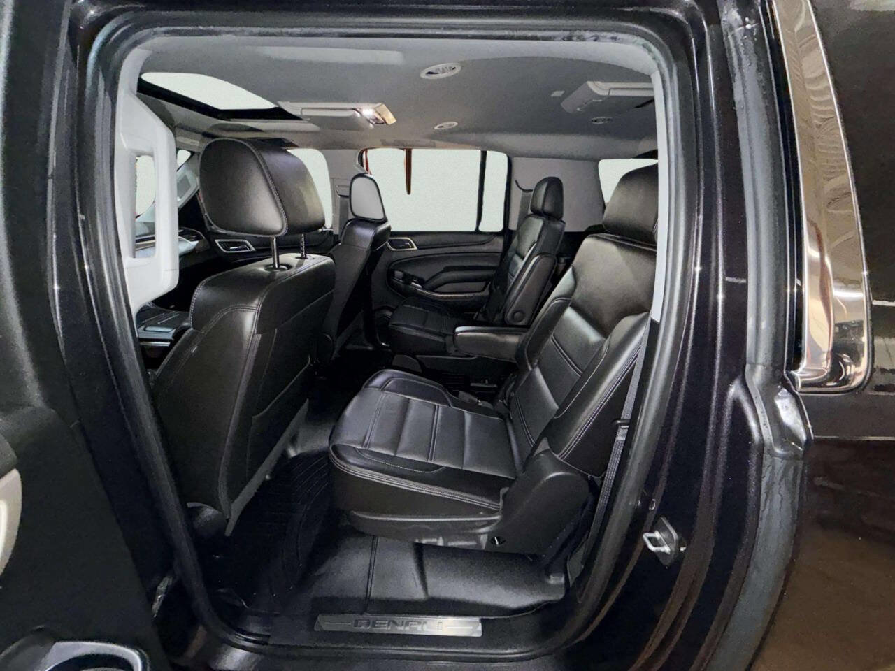 Used 2018 GMC Yukon XL Denali w/ Open Road Package AWD/4WD image 25