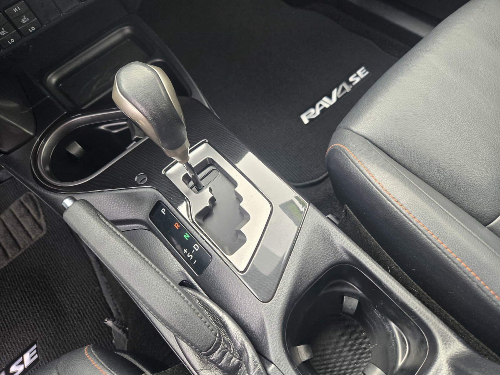 Used 2017 Toyota RAV4 SE image 17