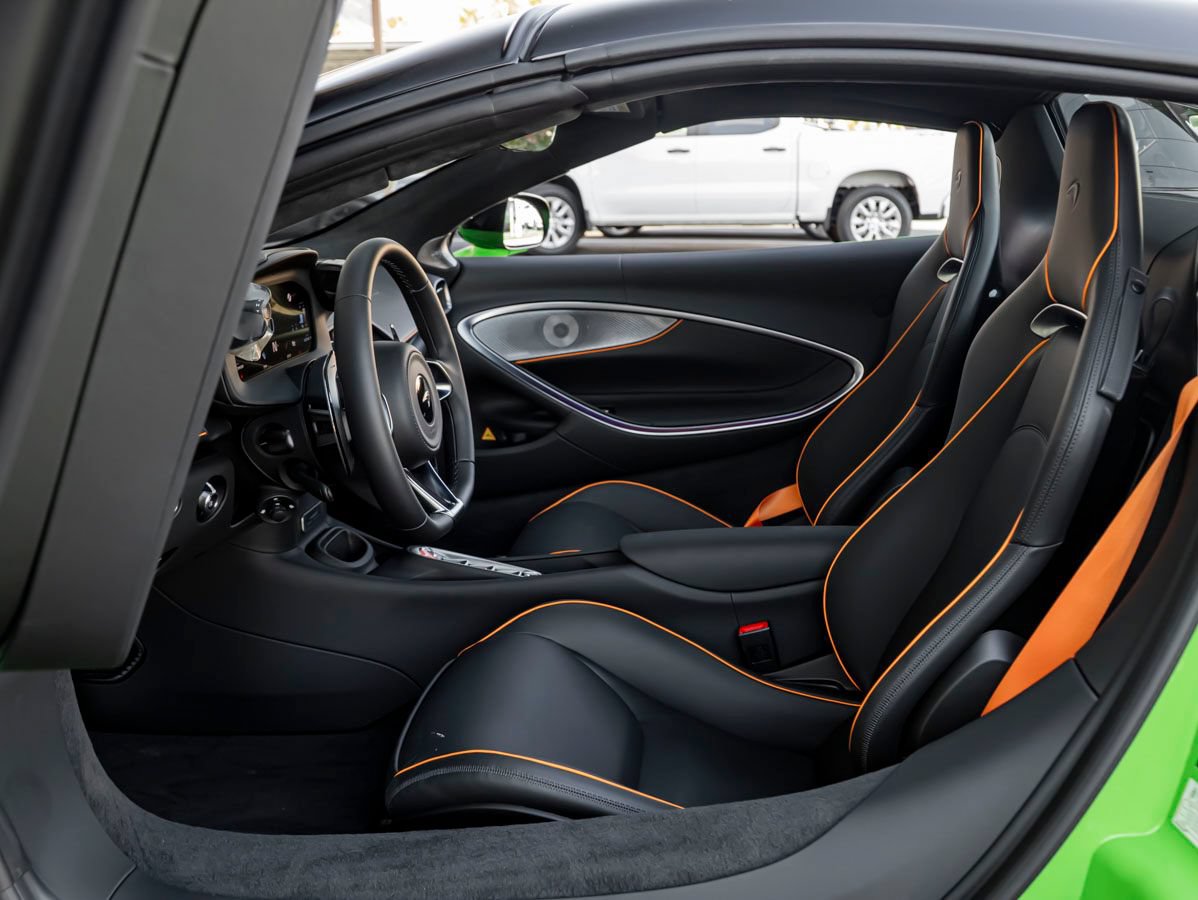 Used 2026 McLaren Artura Spider RWD image 17