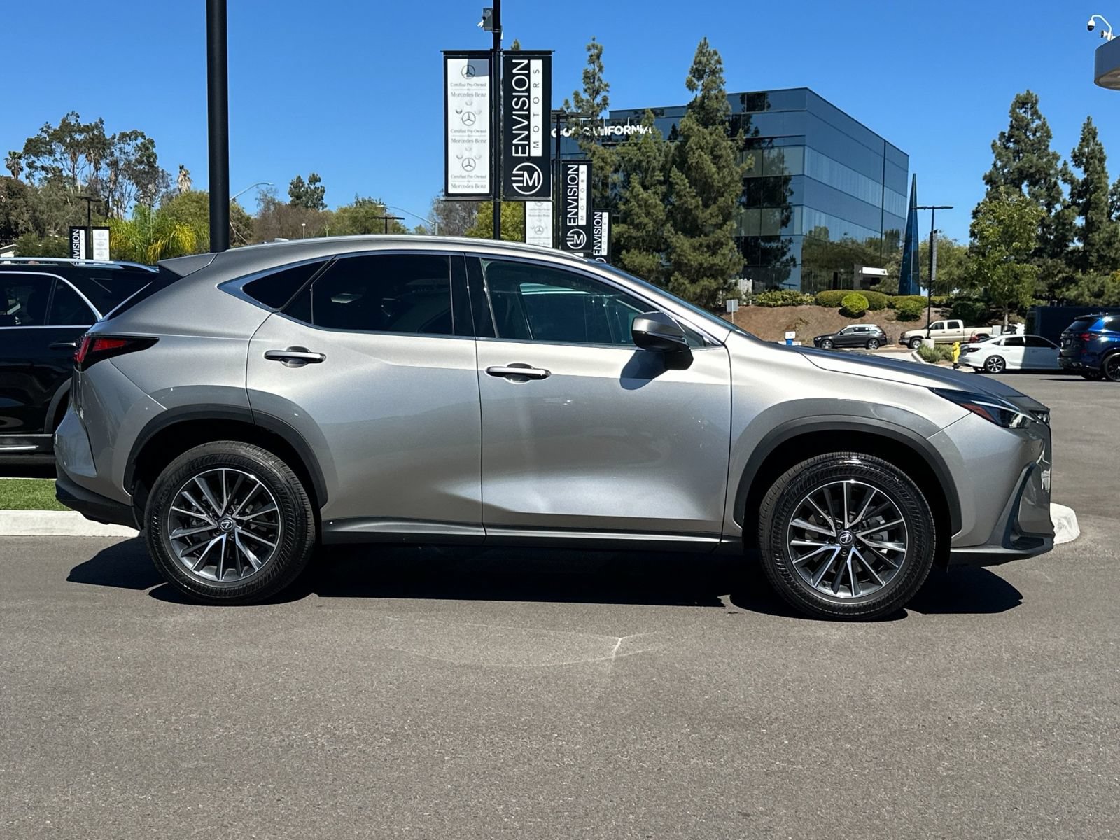 Used 2025 Lexus NX 250 FWD w/ Premium Package image 2