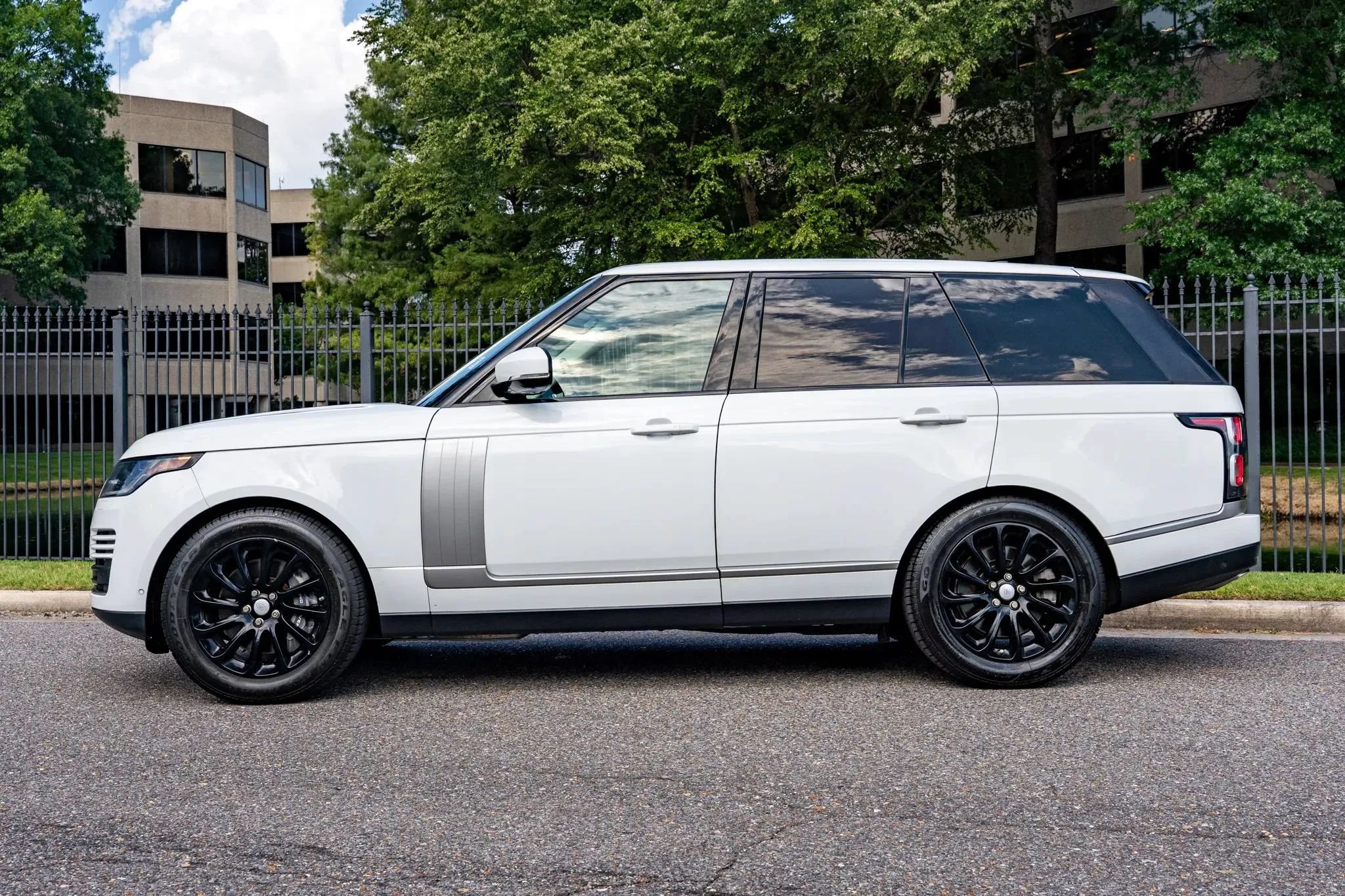 Used 2018 Land Rover Range Rover HSE AWD/4WD image 9